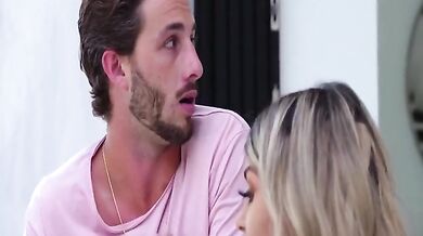 Kayla Kayden predvádza svoje nohy!