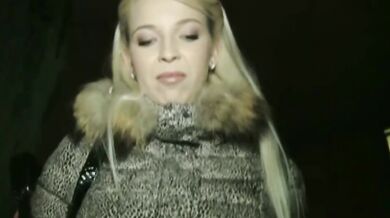 Sex s blondýnou na ulici