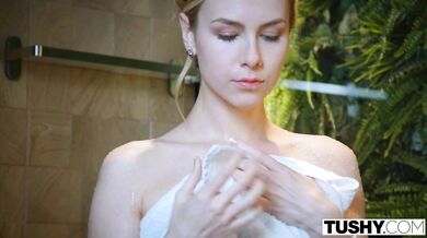 TUSHY - Anál milujúca blond študentka má horúci sex so susedom