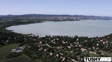 TUSHY – Manžel hovorí nie, ale zvedavá Shona sa chce pohojdať