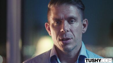TUSHY - Drobná Lulu Chu dostane od svojho šéfa análnu disciplínu