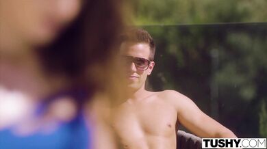 TUSHY - Európske baby Emile a Sara sú profíci v análnej trojke