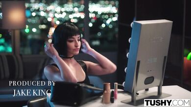 TUSHY - Bad girl Emily má závislosť od adrenalínu a análu