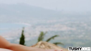TUSHY - Análne posadnutá kráska Jayla zvádza zamestnancov svojho manžela