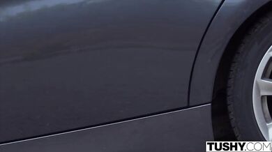 TUSHY – Ohromujúca Agátu sa jej análne túžby nezaprú