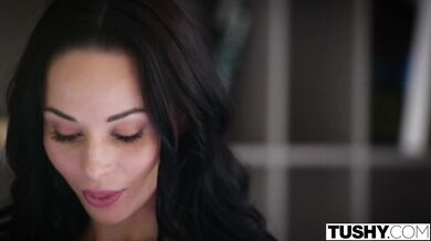 TUSHY - Sexy brunetka má intenzívny análny sex so svojim učiteľom