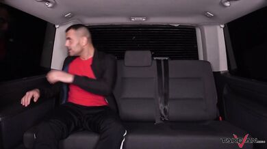 Nadržané pouličné dievča šuká v dodávke