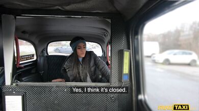 Capri Lmonde sa vydáva na dlhú jazdu vo FakeTaxi