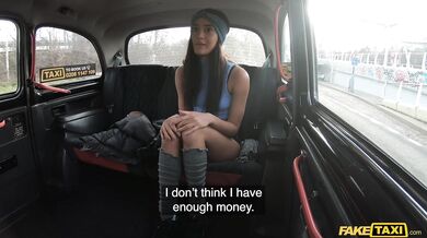 Capri Lmonde sa vydáva na dlhú jazdu vo FakeTaxi