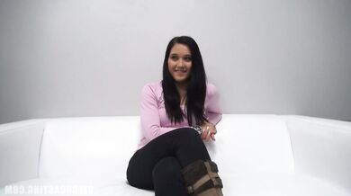21-ročná amatérka Lucie jebe na Czech Casting