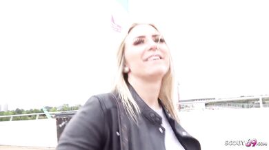 Hotelový sex s prsnatou MILFkou Karlie, zbalenou z ulice