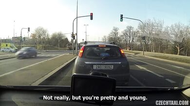 Giny Loud súloží s taxikárom v jeho aute