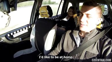 Giny Loud súloží s taxikárom v jeho aute
