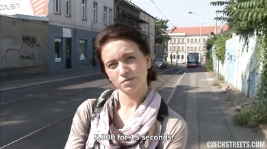 Neposlušná sekretárka Billie Star to robí pre peniaze