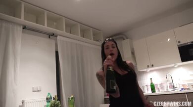 Dvojičky Eveline a Silvia Dellai v domácej trojke