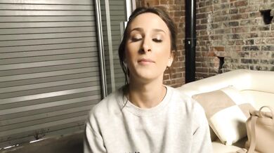 Ashley Adams medzirasovej gangbang fajčenia