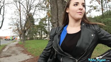 Public Agent - Amirah Adara a jej tajný verejný sex za peniaze