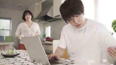 2 hodiny japonskej žiadostivosti s Karen Yuzuriha