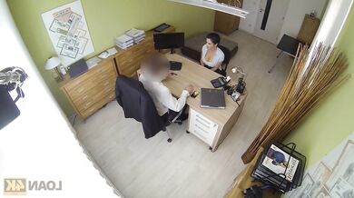 Alex Black dostane dobrú pôžičku za análny sex