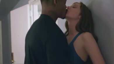 Ruská kráska Elena Koshka si užíva rande s veľkým černochom