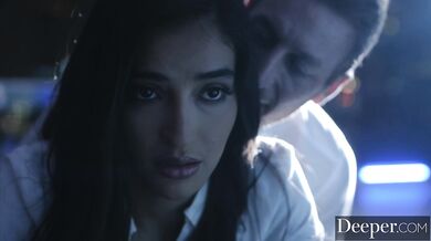 Deeper - Análna kráľovná Emily a Seth podliehajú sexuálnemu napätiu