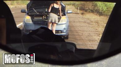 MOFOS - Callie Jacobs jej ukáže cudzinca, ktorý jej pomohol, a potom ide o krok ďalej