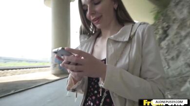 Public Agent jebe hanblivú a tesnú kundu Arinu Shy