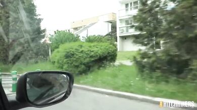 Prsnatá stopárka Suzie Sun šuká veľkého vtáka cudzieho chlapa