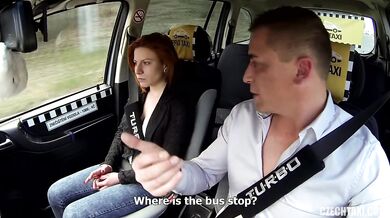 Rýchlovka s rusovláskou Ritou Sinclair v taxíku