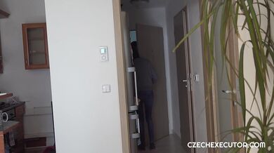 Český exekútor ošuká cigánku Ashley Ocean