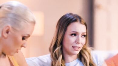 Lily Larimar a Kenzie Taylor pri lesbických hrách