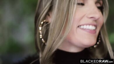 Blacked RAW - Nenasýtne dievča Kenzie Love uctieva jeho tučný čierny penis