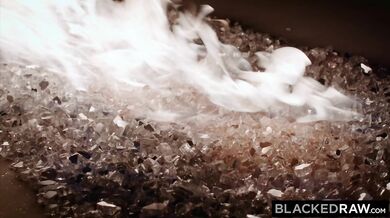 Blacked RAW - Bella Rolland sa vzdáva nudného priateľa kvôli sexu s tromi BBC