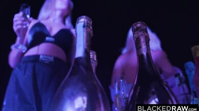 Blacked RAW - Dve európske krásky súťažia na večierku o BBC