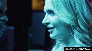 Blacked RAW - Roztomilá Ella Reese pohlcuje BBC