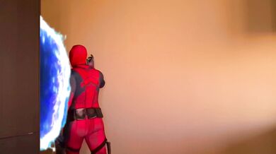 Prsnatá ryšavka Deadpool šuká Wolverina