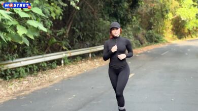 Stretol cudziu sexy ryšavku na rannom behu a ošukal ju