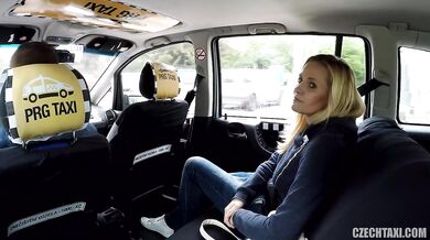 Lilly Peterson ošukaná s taxikárom