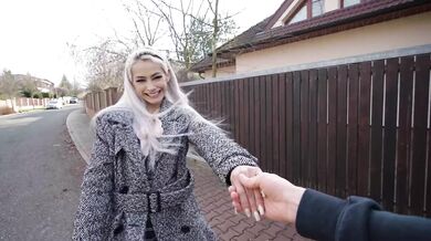Veronica Leal a Jennifer Mendez šukajúca v trojke s tvrdým vtákom