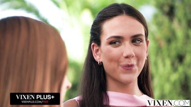 Tajné priateľky Vixi Rafi a Melanie Marie si delia penis v horúcej trojke