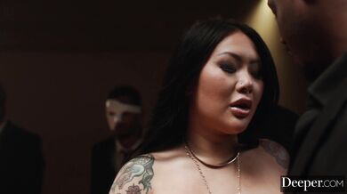 Kazumi a Connie Perignon, ktoré túžia po veľkých černošských penisoch, sú potrestané na sexuálnej párty
