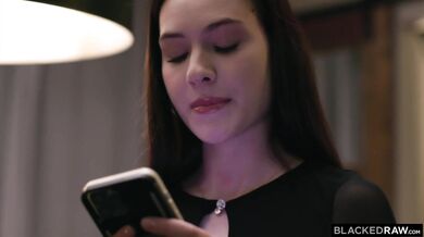 Drobná roztomilá Matty Mila Perez miluje, keď ju používajú ako šukaciu hračku pre veľké čierne vtáky