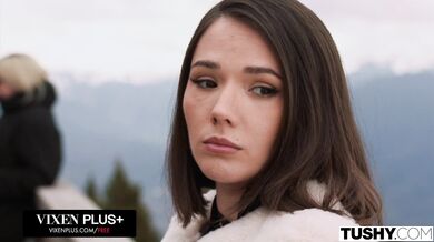 Kráska posadnutá análom Eve Sweet zvádza Clemence Audiard a jej priateľa v horskej chate