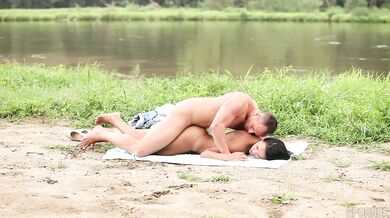 Zmyselný sex pod šírym nebom s Viktoriou Sweet