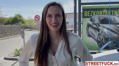 Stacy Cruz dostane creampie v lese