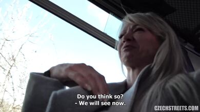 MILF Lucie – MILF ošukaná vo verejnom autobuse na českých uliciach