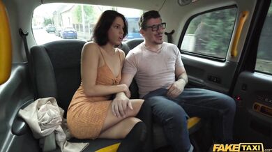Jazda v autonómnom taxíku zakončená náložou na sedačke