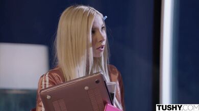 Blonďatá Kenzie Reeves si nechala nadoraz rozsekať riť v drsnom análnom šukaní
